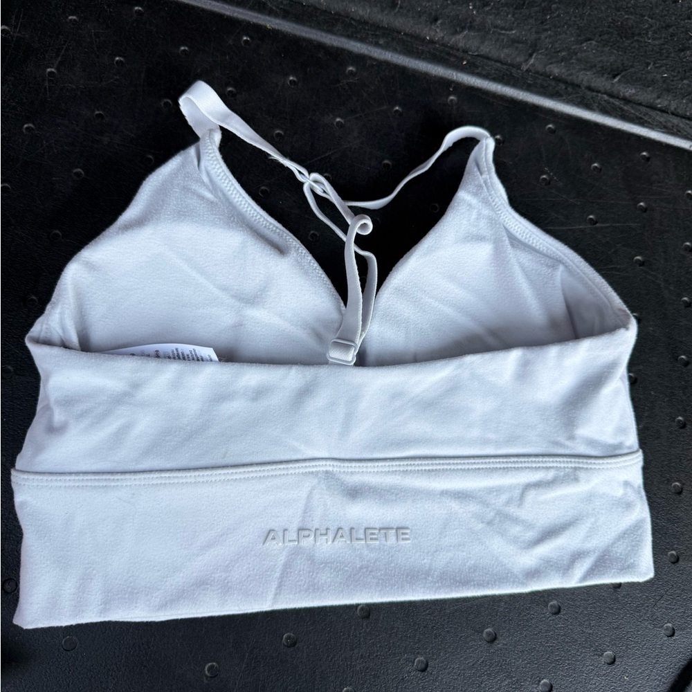 Alphalete Women's Sleek White Sports Bra